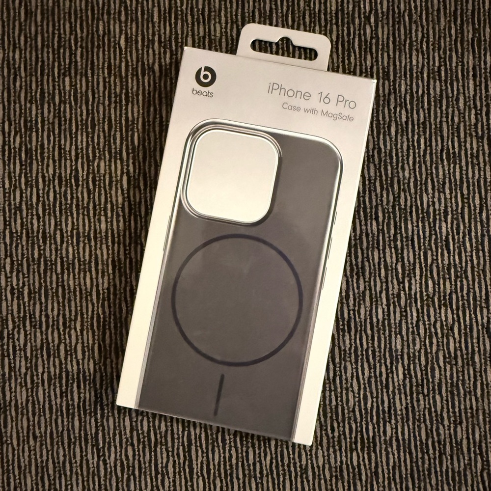 Beats by Dre iPhone 16 Pro Case with MagSafe Black